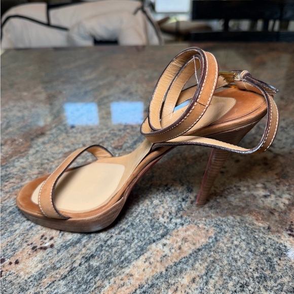 Christian Louboutin Tan Strappy Heels with Red Soles Size 39 - Picture 4 of 10